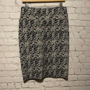 LULAROE MIDI Skirt Size Medium Floral Black and White